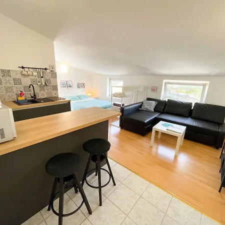 In 42063 Apartment