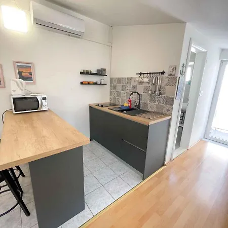 In 42063 Apartment *